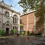 Veeve - Contemporary In La Chapelle