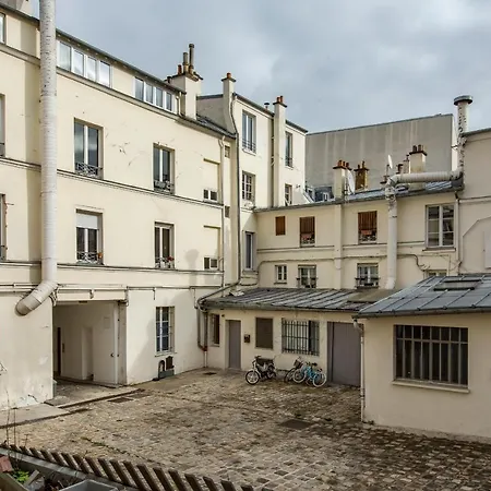 Apartment Contemporary In La Chapelle *