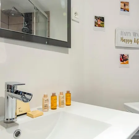 Contemporary In La Chapelle *